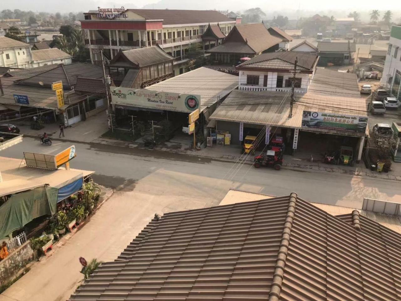 Pangu Hotel - 盘古酒店 Vang Vieng Extérieur photo